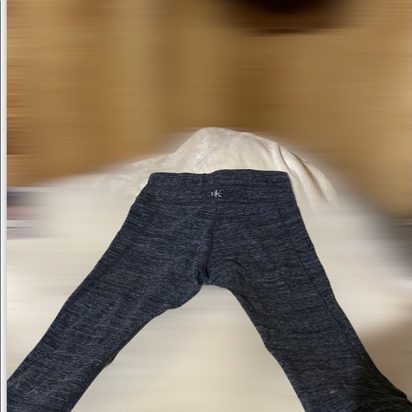 Calvin Klein Capri leggings open crisscross at end - Picture 3 of 6